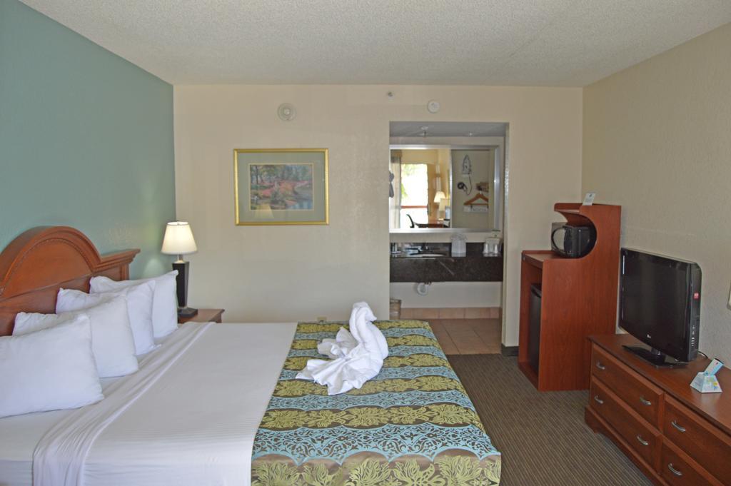 Baymont By Wyndham Sarasota Hotel Luaran gambar